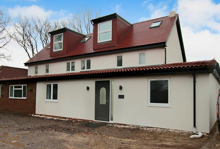 5 Bedroom Semi-Detached House For Sale In Holtye Road, East Grinstead, RH19