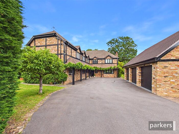6 Bedroom Detached House For Sale In Orchard Chase, Hurst, Reading, Berkshire, RG10