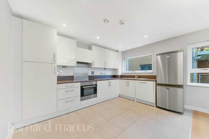 3 Bedroom Flat To Rent In Talbot Close, Mitcham, CR4