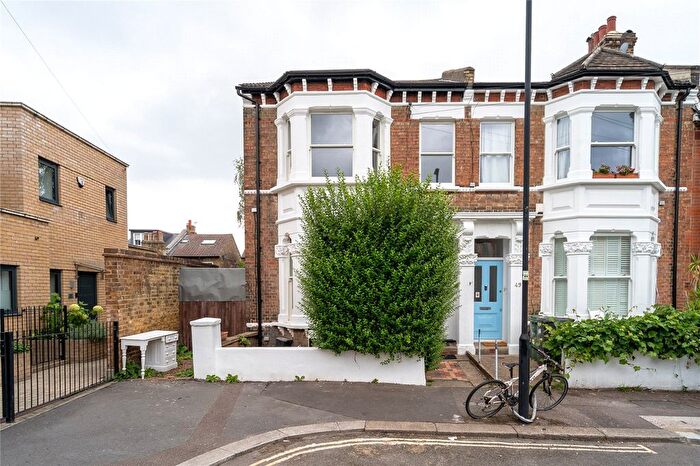2 Bedroom Flat To Rent In Brading Road, London, SW2