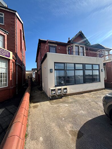 1 Bedroom Flat For Sale In Queens Promenade, Blackpool, FY2