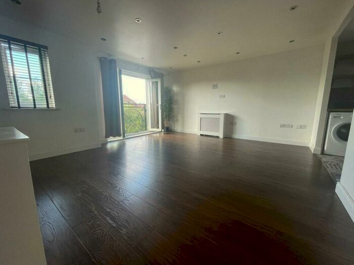 2 Bedroom Apartment To Rent In Yukon Road Broxbourne, EN10