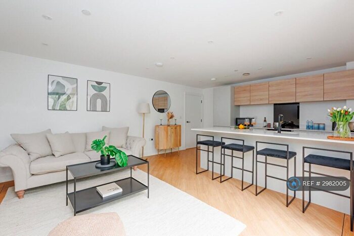 2 Bedroom Flat To Rent In North Road, Poole, BH14