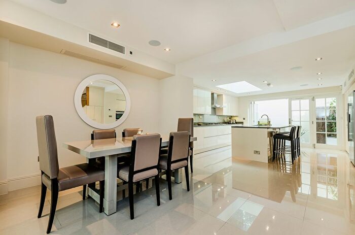 4 Bedroom Terraced House For Sale In Warwick Way, London, SW1V