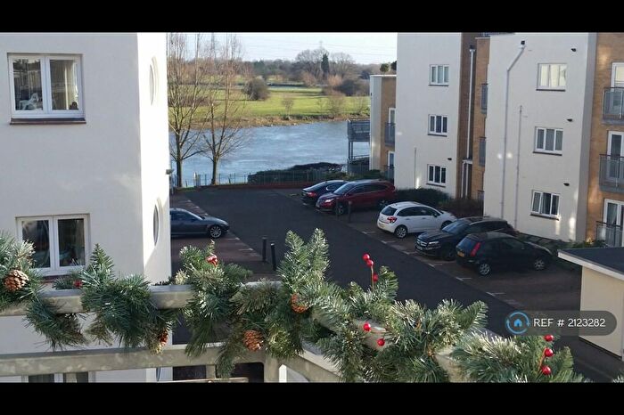 2 Bedroom Flat To Rent In Bridgewharf, Chertsey, KT16