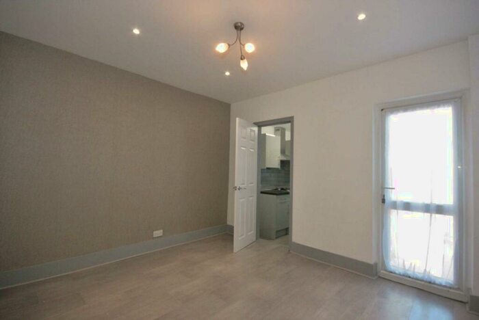 3 Bedroom Terraced House To Rent In Bedroom House- Regent Street, Reading, RG1