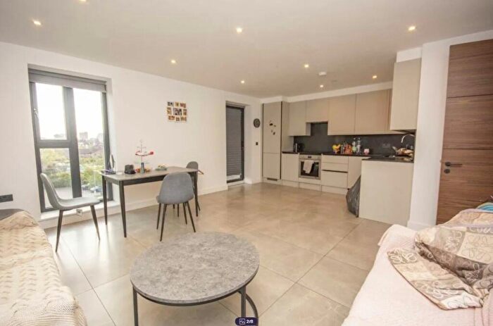 2 Bedroom Flat To Rent In Chronicle Avenue, London, NW9