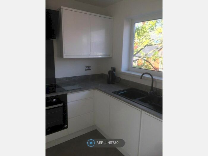 1 Bedroom Flat To Rent In Elmfield Court, Davenport SK3