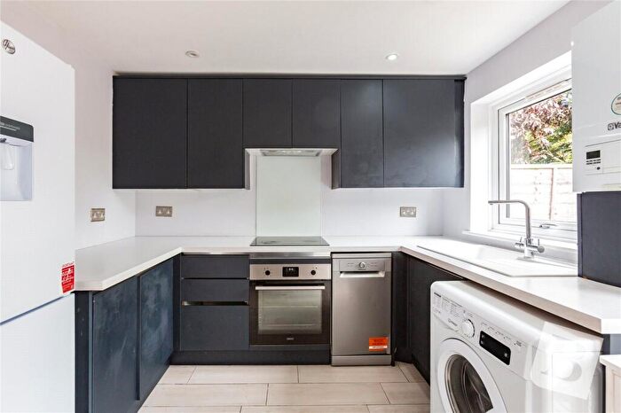 3 Bedroom Link Detached House For Sale In Orlando Drive, Basildon, Essex, SS13