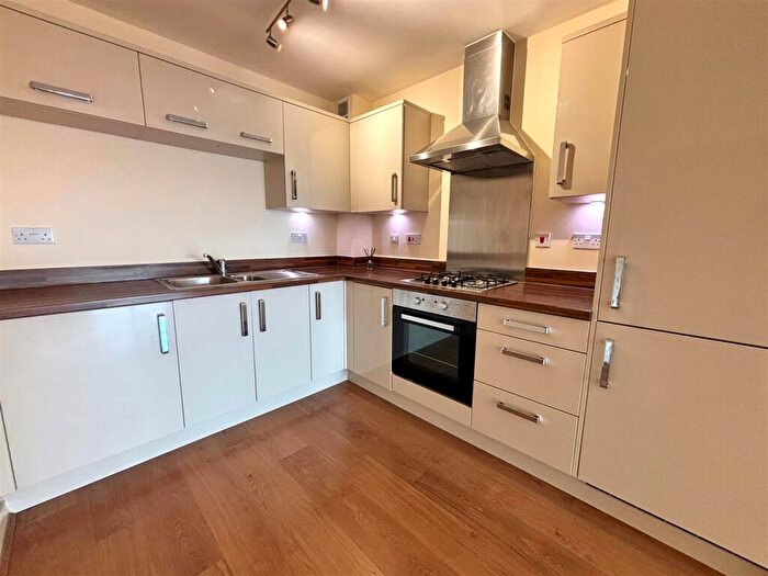 1 Bedroom Apartment For Sale In Victory Park Road, Addlestone, KT15