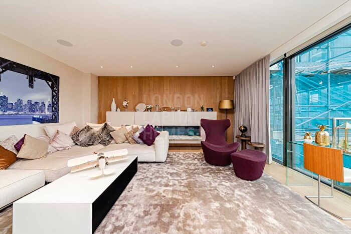 3 Bedroom Apartment To Rent In Sterling Mansions, Leman Street, London, E1