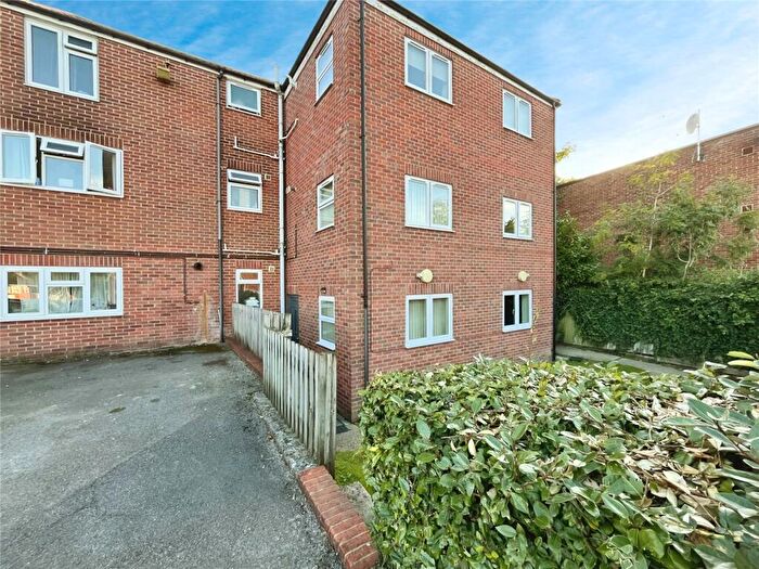 2 Bedroom Flat To Rent In Bitterne Road West, Southampton, Hampshire, SO18