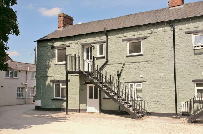 2 Bedroom Apartment To Rent In Banbury Road, Kidlington, Oxford, Oxford, OX5