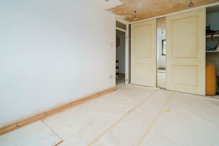 3 Bedroom Terraced House For Sale In Butely Road, Luton, LU4