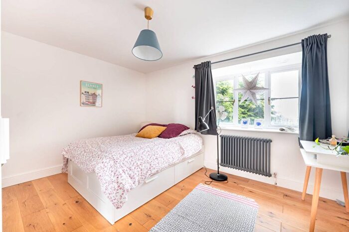2 Bedroom Flat To Rent In Hawarden Hill, Gladstone Park, London, NW2