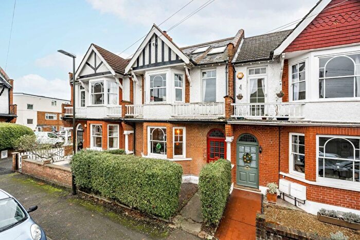 3 Bedroom Flat To Rent In Stanton Road, London, SW20