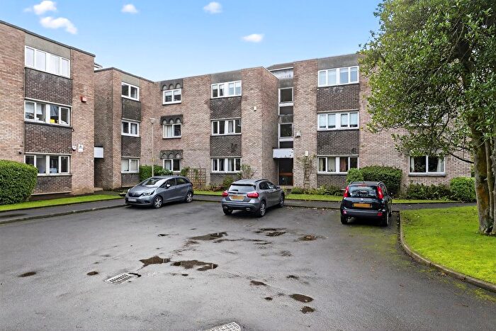 3 Bedroom Flat For Sale In Knowehead Gardens, Glasgow, G41