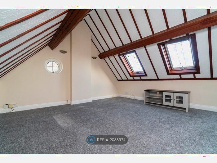 1 Bedroom Flat To Rent In Woodlands Road, Redhill, RH1