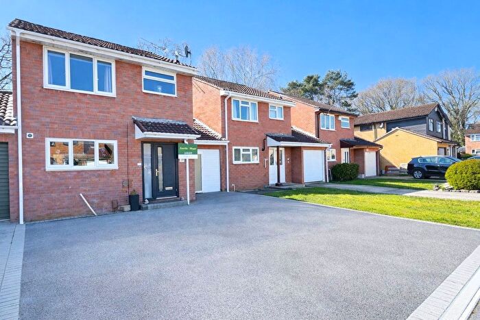 3 Bedroom Link Detached House For Sale In Hasler Road, West Canford Heath, Poole, Dorset, BH17