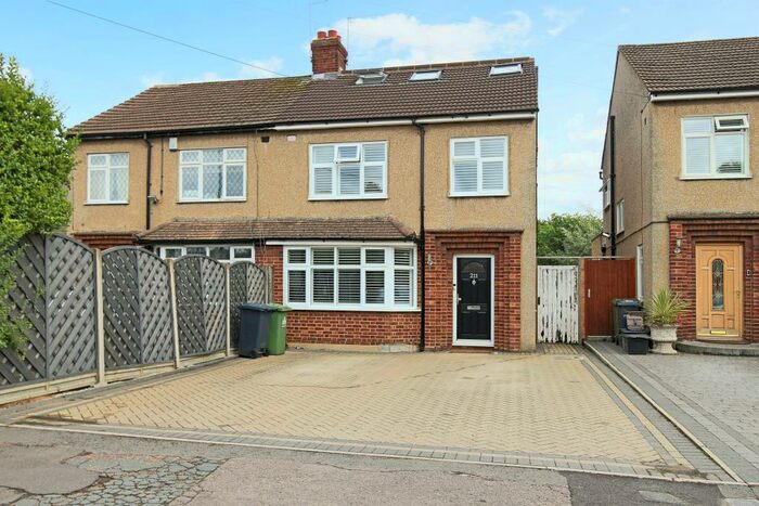 4 Bedroom Semi-Detached House To Rent In High Road, Broxbourne, Hertfordshire., EN10