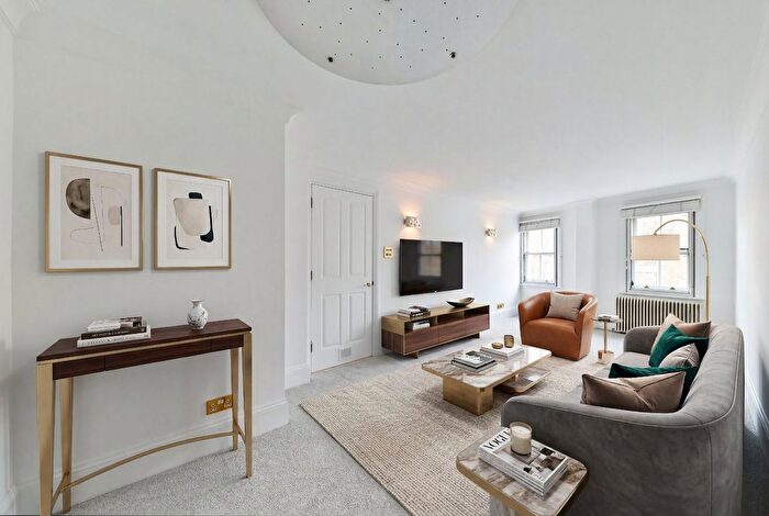 1 Bedroom Flat For Sale In Beauchamp Place, Knightsbridge, London, SW3