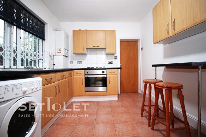 1 Bedroom Flat To Rent In Evington Road, Leicester, LE2
