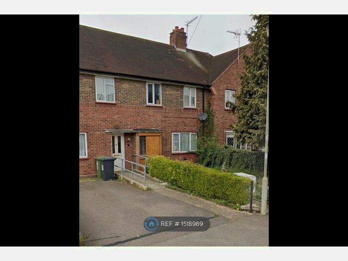 2 Bedroom Detached House To Rent In Sterling Avenue, Herts, EN8