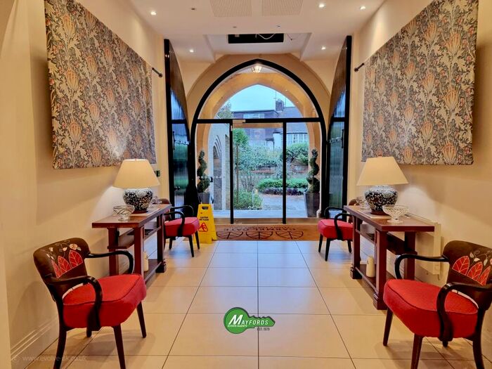 3 Bedroom Flat For Sale In Havanna Drive, London, NW11