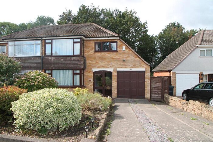 3 Bedroom Semi-Detached House For Sale In Sandhurst Avenue, Stourbridge, DY9