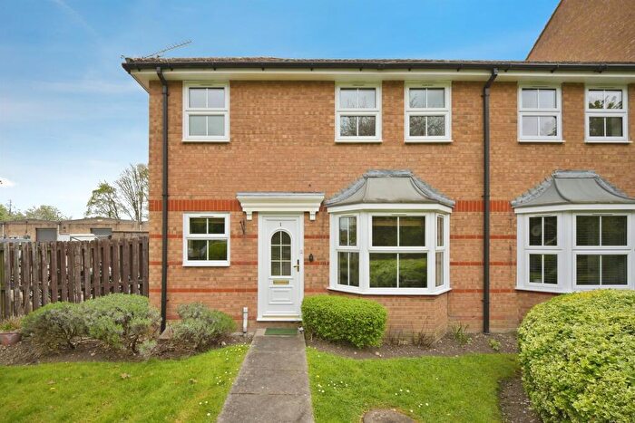 2 Bedroom Apartment For Sale In Lawrence Avenue, Stanstead Abbotts, Ware, SG12
