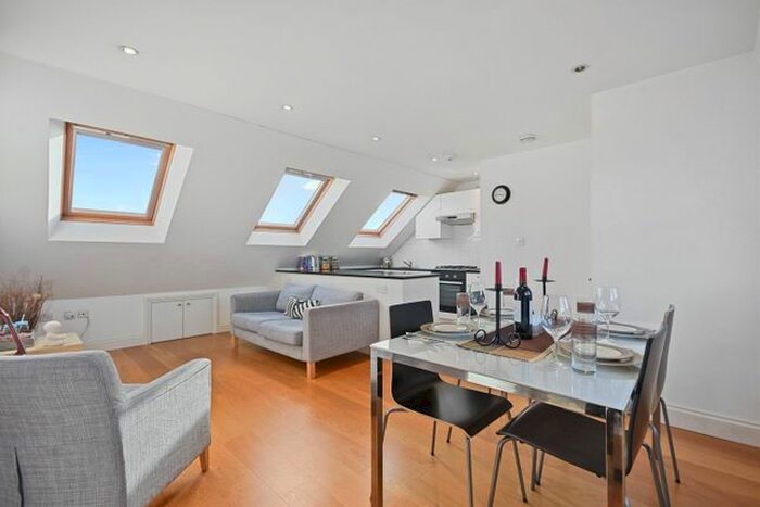 3 Bedroom Terraced House To Rent In Dunraven Road, Shepherds Bush, London, W12