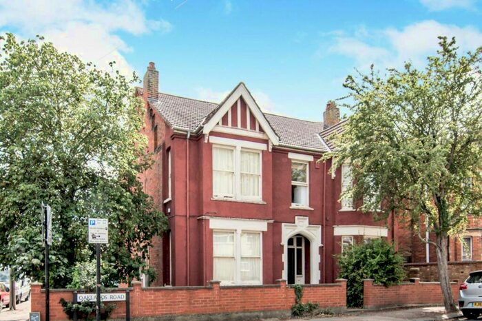 Flat To Rent In Oaklands Road, Bedford, MK40