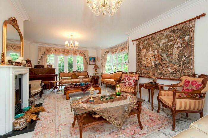 5 Bedroom Detached House For Sale In Orchard End, Weybridge, KT13