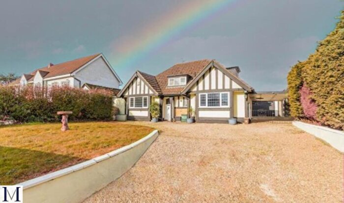 4 Bedroom Detached Bungalow To Rent In Richings Way, Iver, SL0