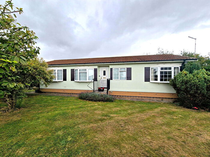 2 Bedroom Park Home For Sale In Berry Green Park, Clopton, Kettering, Northants, NN14