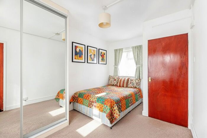 1 Bedroom Maisonette To Rent In Sycamore Avenue, London, W5