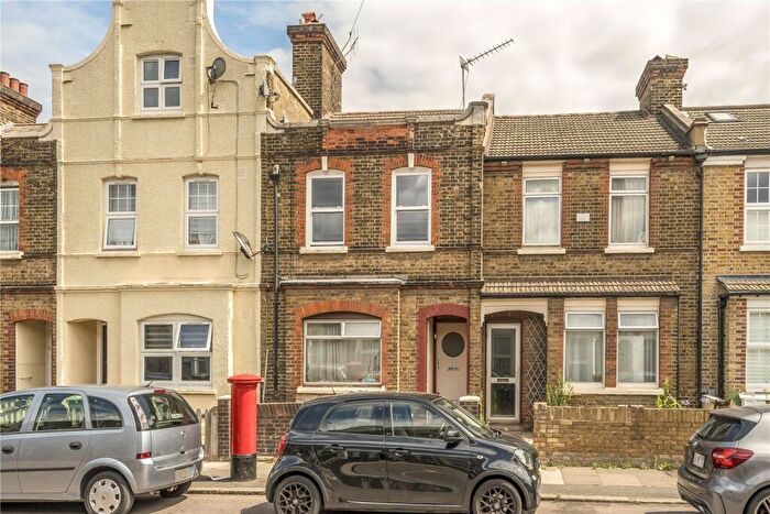 2 Bedroom Apartment To Rent In Trundleys Road, Lewisham, SE8
