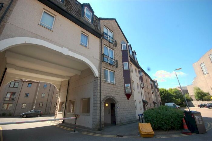3 Bedroom Apartment To Rent In Strawberry Bank Parade, Aberdeen, AB11