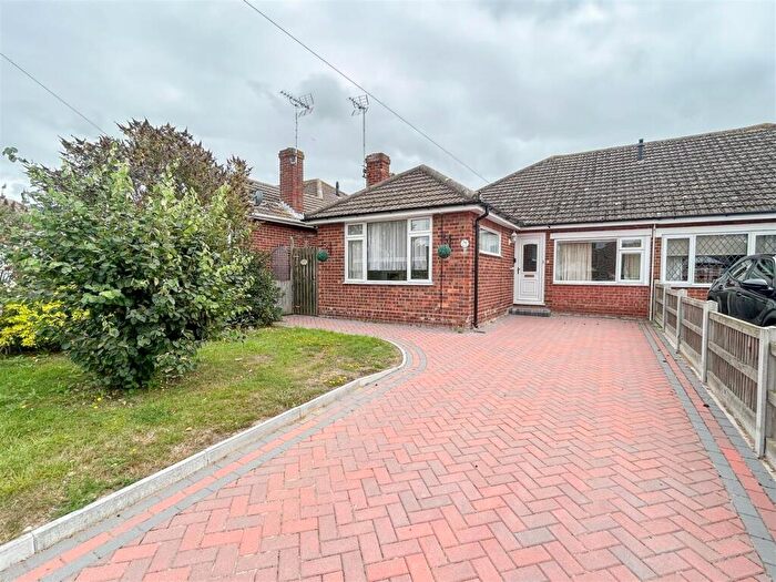 3 Bedroom Semi-Detached Bungalow For Sale In Inglenook, Clacton-On-Sea, CO15