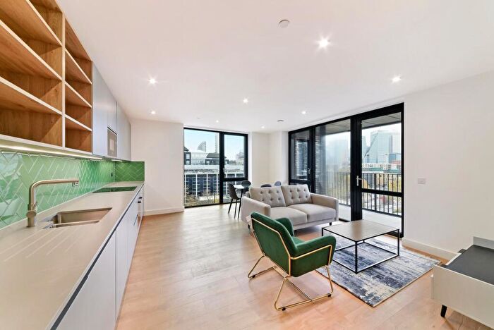 2 Bedroom Apartment To Rent In Tellicherry Court, Aberfeldy New Village, London, E14