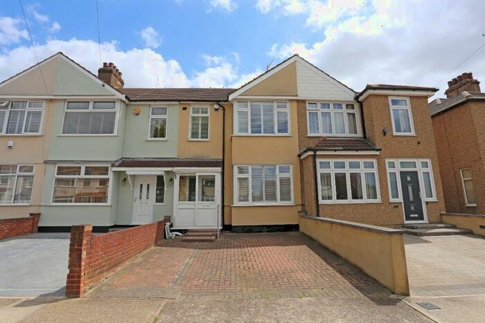 3 Bedroom Terraced House To Rent In Ellis Avenue, Rainham, Essex, RM13