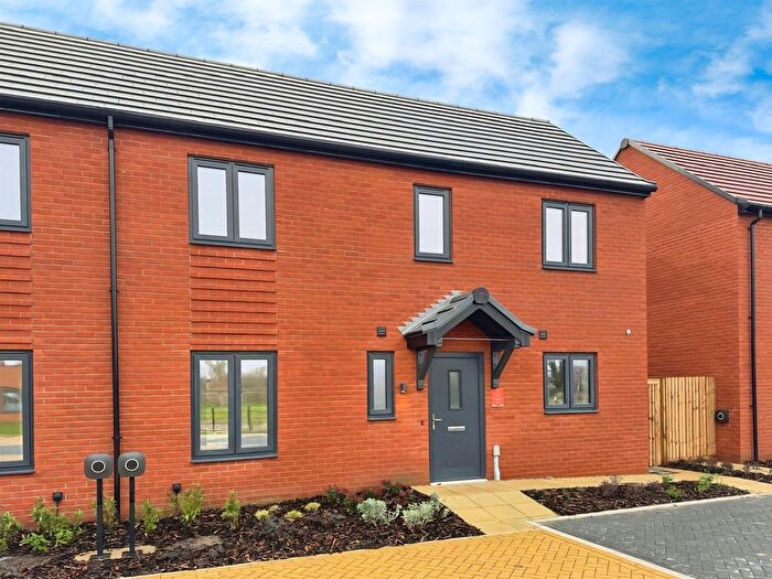 3 Bedroom Semi Detached House For Sale In Peacock Drive, Bradwell, Great Yarmouth, NR31