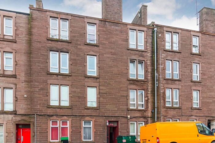 2 Bedroom Flat To Rent In Pitfour Street, West End, Dundee, DD2
