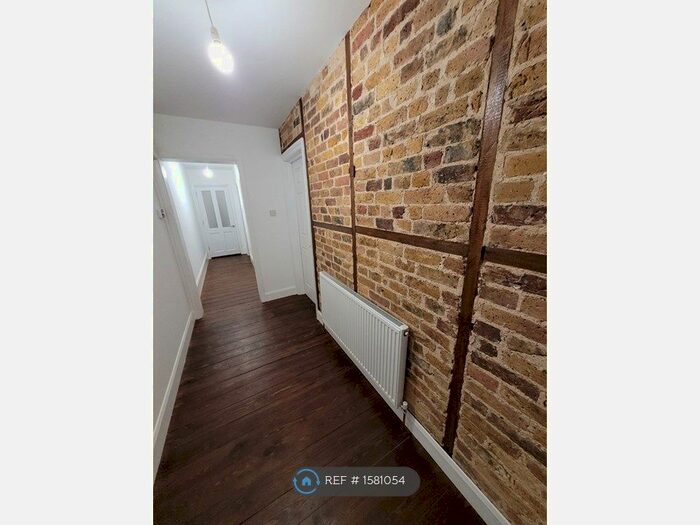 2 Bedroom Flat To Rent In Barry Road, London, SE22