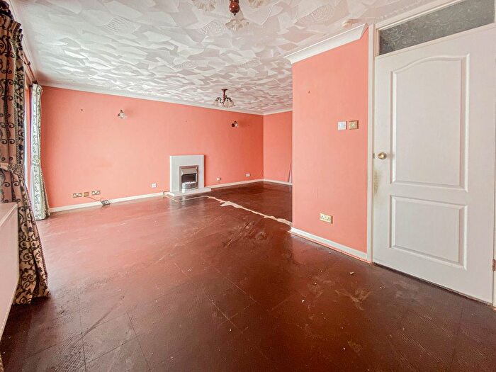 2 Bedroom Detached Bungalow For Sale In Elmstead Road, Wivenhoe, CO7