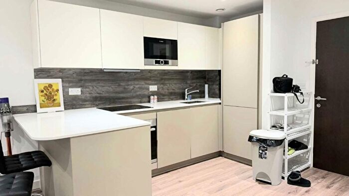 1 Bedroom Flat To Rent In Newnton Close, London, N4