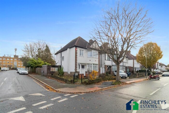 3 Bedroom Detached House To Rent In Wentworth Avenue, West Finchley, N3