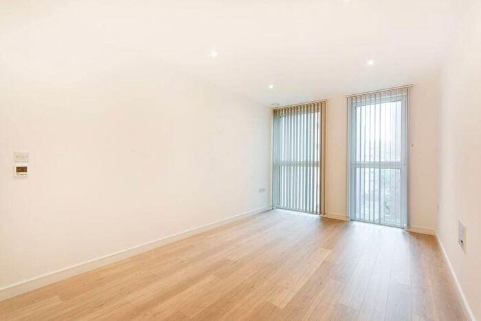 1 Bedroom Flat To Rent In Saffron Central Square, Croydon, CR0