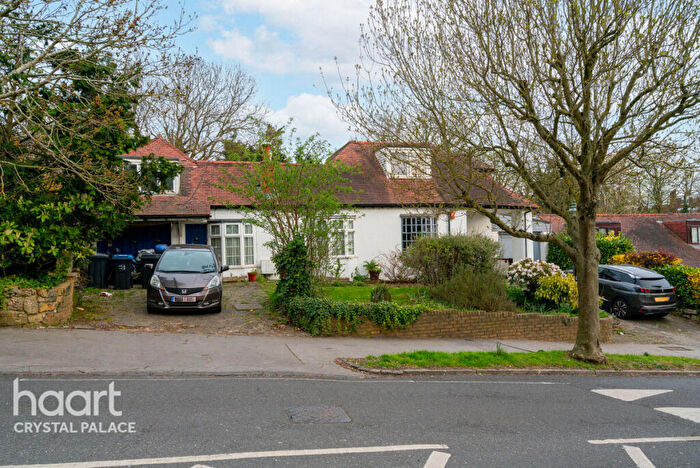 3 Bedroom Bungalow For Sale In Downsview Road, London, SE19