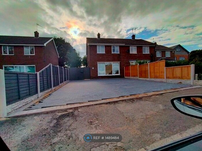 3 Bedroom Semi-Detached House To Rent In Ralph Road, Chesterfield, S43